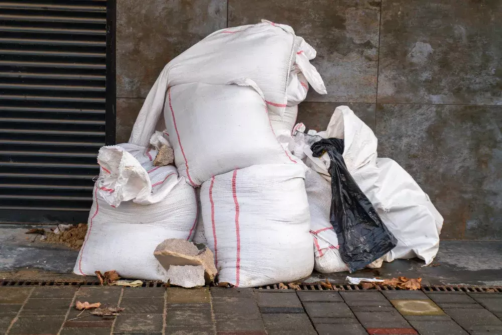 Descarte de saco de entulho! Chama no zap